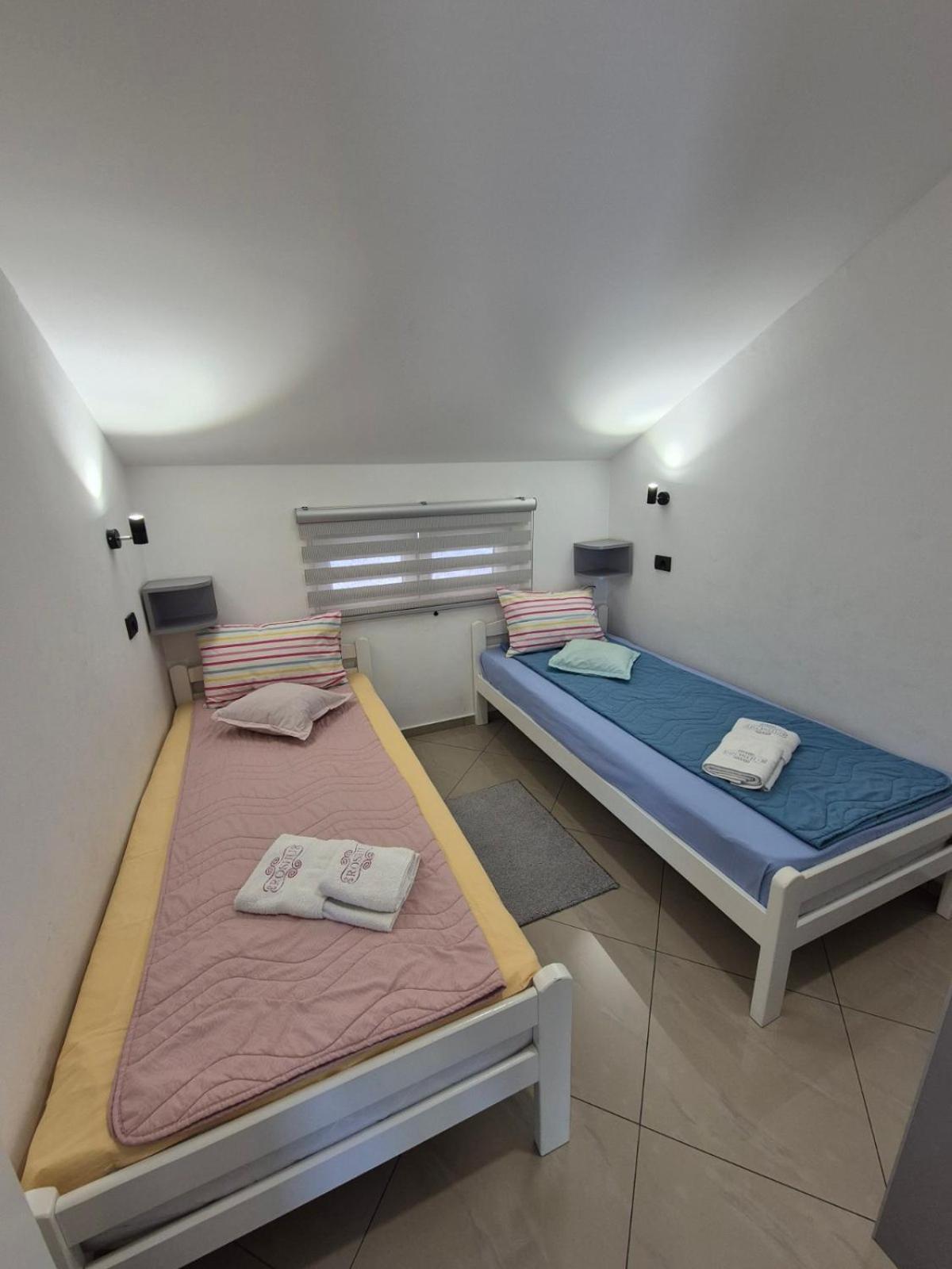 Apartmani "Roshu" โซโคบานยา ภายนอก รูปภาพ